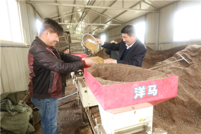 信阳市光山县:工厂化水稻无土育秧效率高